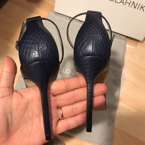 Manolo Blahnik navy blue snakeskin Chaos Sandal - Picture 3 of 5